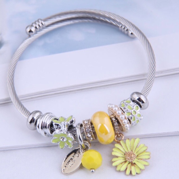 Daisy Charm Bracelet Stainless Steel - Picture 2 of 8